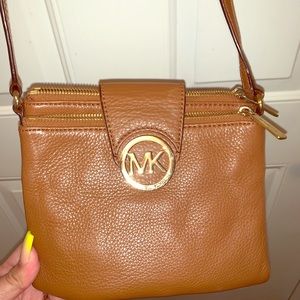 **SOLD**     Michael Kors Crossbody